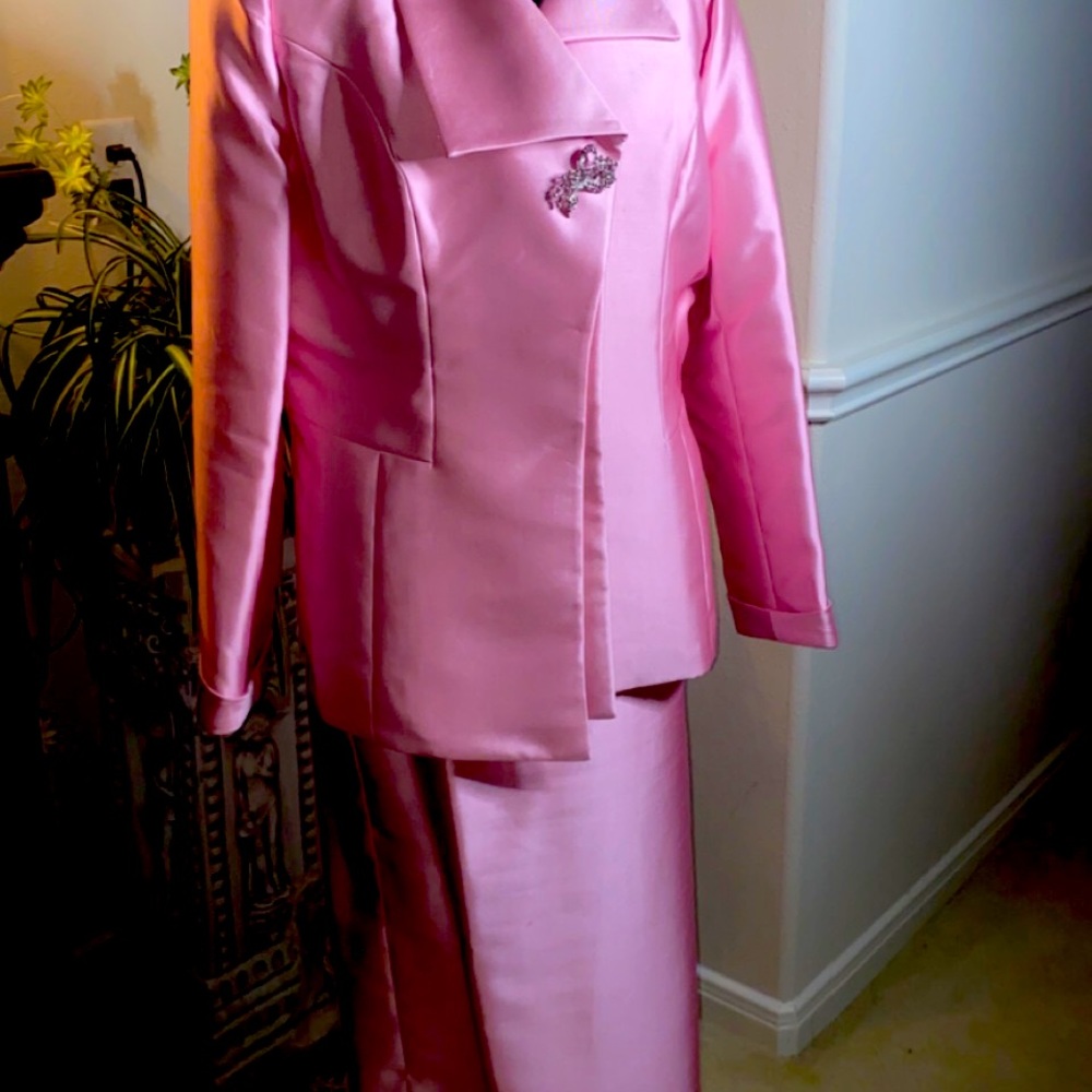 2 piece dress suit - Picture 3 of 4